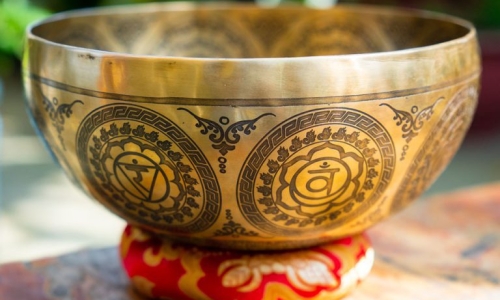 Âm thanh của chuông xoay Himalaya ảnh hưởng đến sóng não như thế nào?