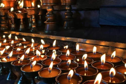 Marme Monlam - Cúng dường đèn bơ 